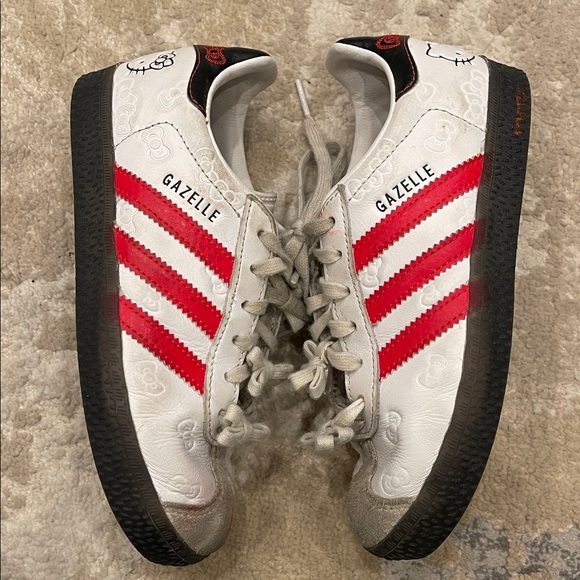 Adidas Originals x Hello Kitty Gazelle
Grade School Kids Shoes Size 13 K - Picture 3 of 10